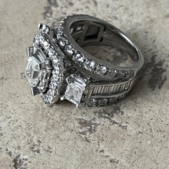 Diamond & White 14K Gold Emerald Halo Cut Ring 3.94 Carats TW - Picture 2 of 9